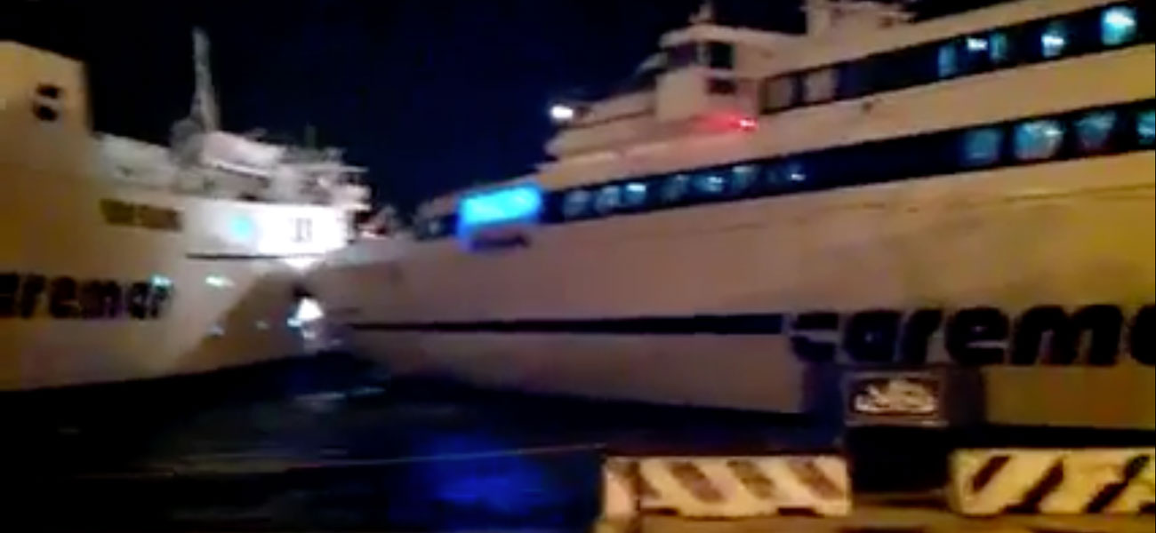 23 dicembre del 2010 - Collisione in banchina a Napoli fra due traghetti della Caremar